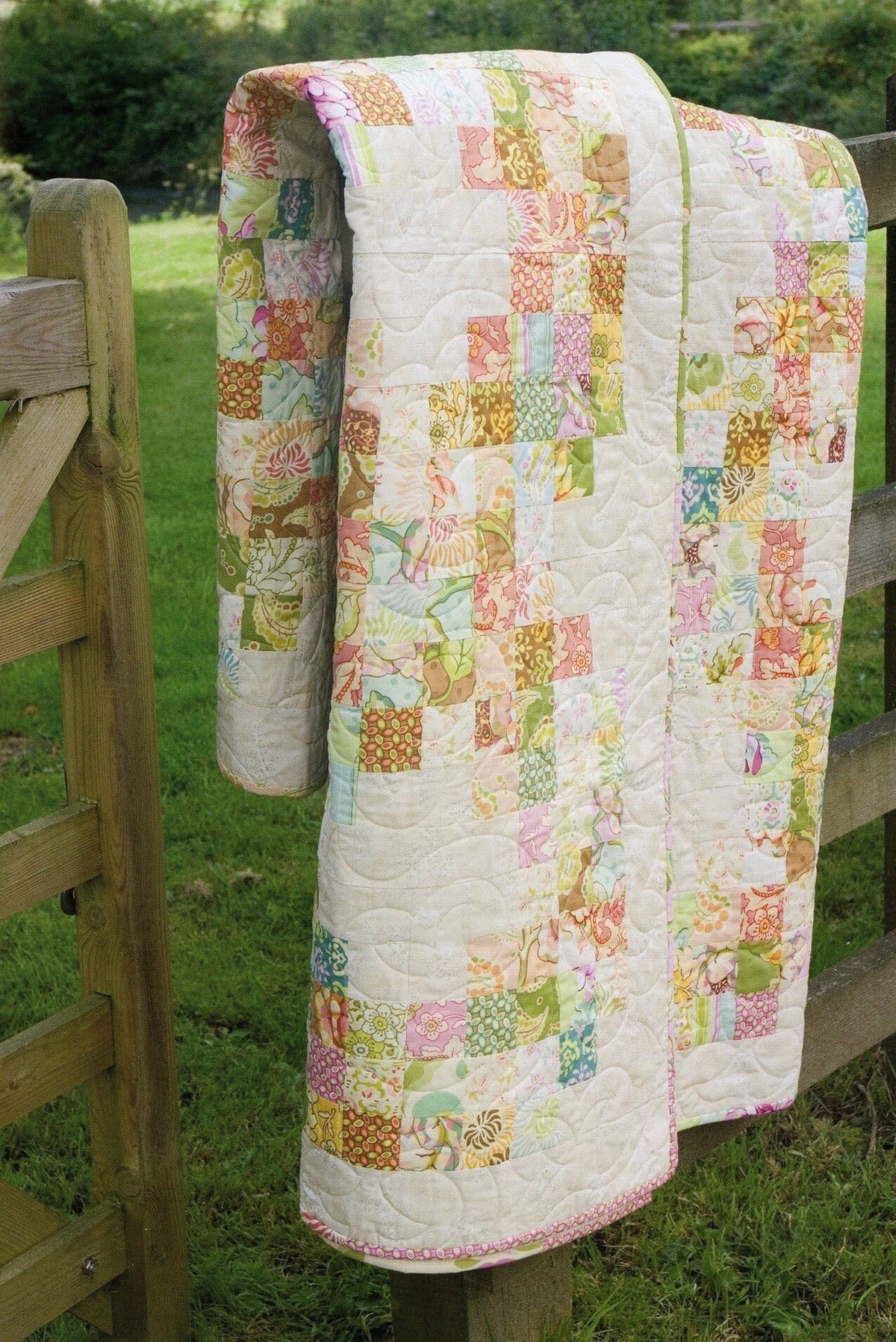 David & Charles Pam & Nicky Lintott Jelly Roll Quilts Pattern Book - 17 Projects Per Book (Softcover)