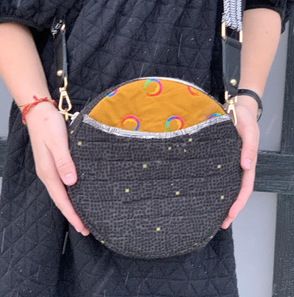 PDF Cotton Street Commons Roundabout Bag Pattern Finished Size: 9"x3"