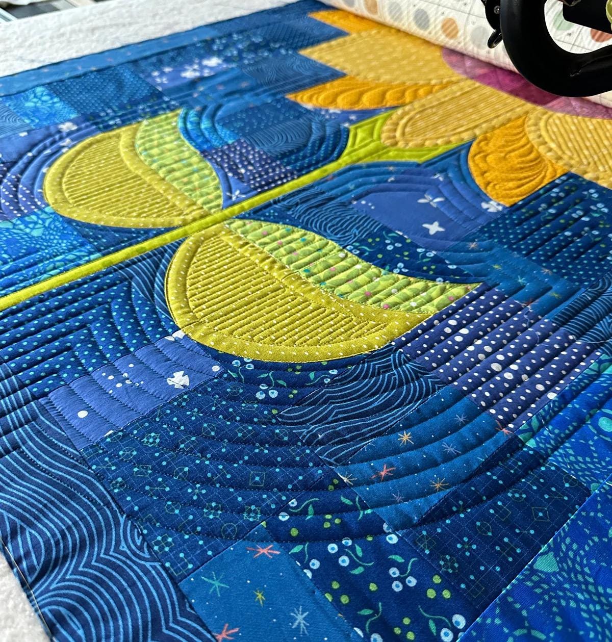 Sew Kind of Wonderful Posh Sunflower Quilt Pattern Finished Size: 28"x42"