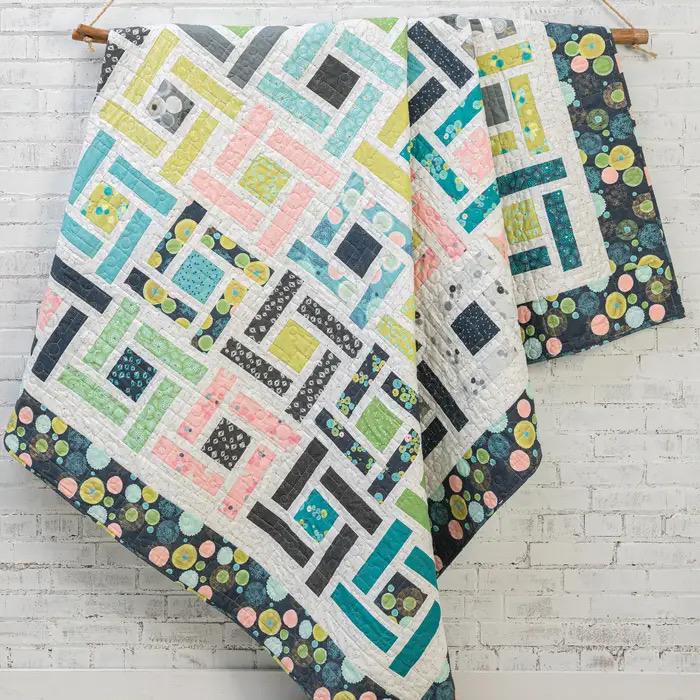 Annie's Quilting Charming Jelly Roll Quilts Pattern Book - 8 Creative Quilts Using 2.5" Strips Pattern Book (Softcover) A141482