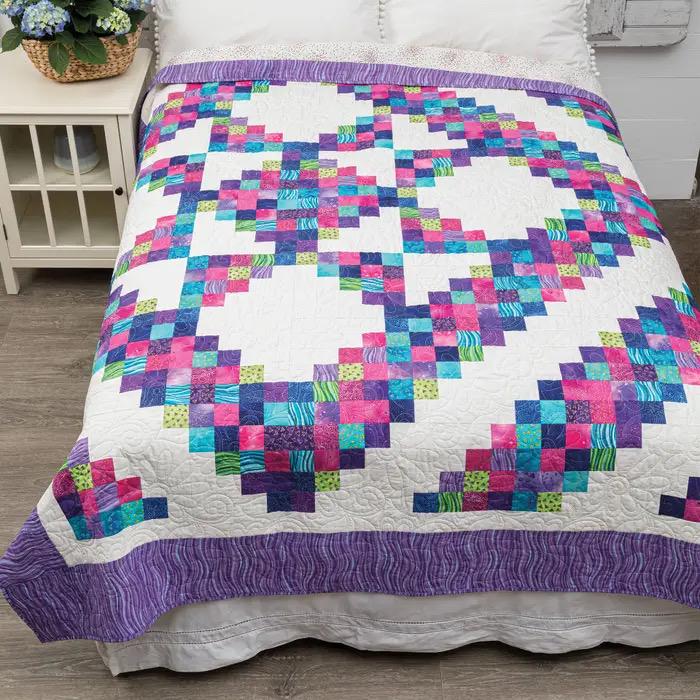 Annie's Quilting Charming Jelly Roll Quilts Pattern Book - 8 Creative Quilts Using 2.5" Strips Pattern Book (Softcover) A141482
