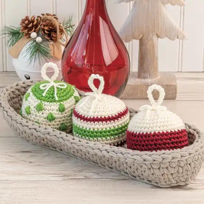 Annie's Crochet Happy Holidays in Crochet - 20 Projects Per Pattern Book