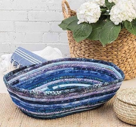 Annie's Quilting Jelly Roll Baskets & Bags Pattern Book - Use 2.5"-wide Strips to Create a Variety of Creative Designs (Softcover) A141481